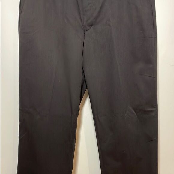 Black Dress Pants with Straight Leg and Smooth Fabric - Picture 3 of 9